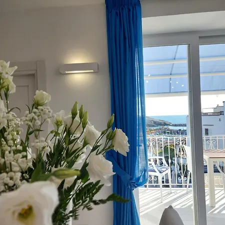 Casa Micuccio Seaside بيت للعطل *